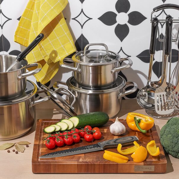 Deska do krojenia i serwowania akacjowa z n&oacute;żkami Starke Pro 40,6 x 28 x 3,5 cm