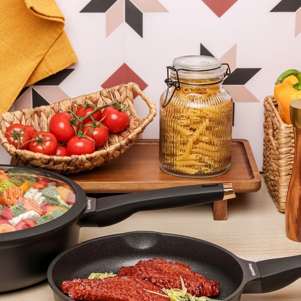 Słoik z czarnym klipsem i szklaną pokrywą Tadar Strip 950 ml