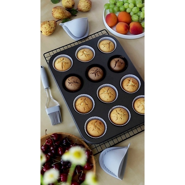 Kratka do studzenia ciasta Tadar 40 x 25 x 1,5 cm czarna