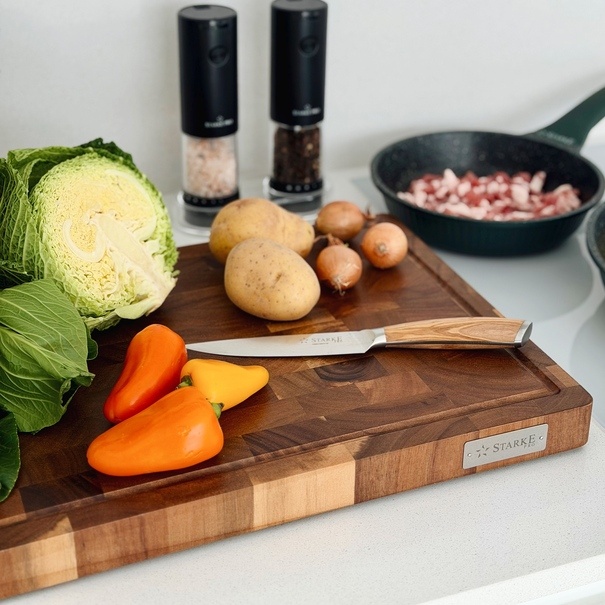 Deska do krojenia i serwowania akacjowa z n&oacute;żkami Starke Pro 40,6 x 28 x 3,5 cm