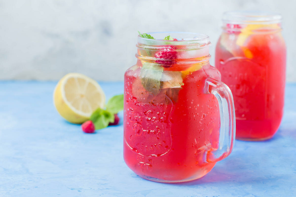 Lemoniada malinowa – 3 pomysły na orzeźwiający, letni napój