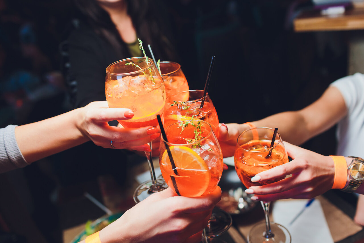 Drinki na lato – 3 przepisy na domowe przyjęcie