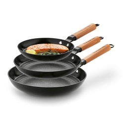 Zestaw trzech patelni żeliwnych Starke Pro Hanoi 20 cm 24 cm 28 cm