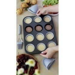 Forma do pieczenia na 12 muffinek Tadar 35,5 x 26,5 cm z silikonowymi foremkami