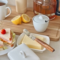 Nóż do smarowania z akacjową rączką Starke Pro