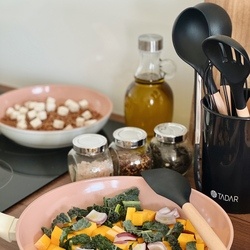 Zestaw 11 przyborów kuchennych w stojaku Tadar Silico Pemi czarny