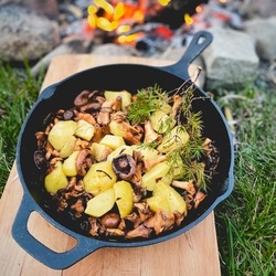 Zestaw 3 patelni żeliwnych z nakładką silikonową Konighoffer 20 cm 24,5 cm 29 cm