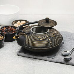 Imbryk do herbaty z zaparzaczem żeliwny Konighoffer Hanako Ważka 0,8 l czarny