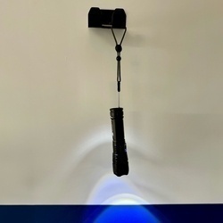 Latarka taktyczna z akumulatorem Tadar 17 x 4 cm czarna